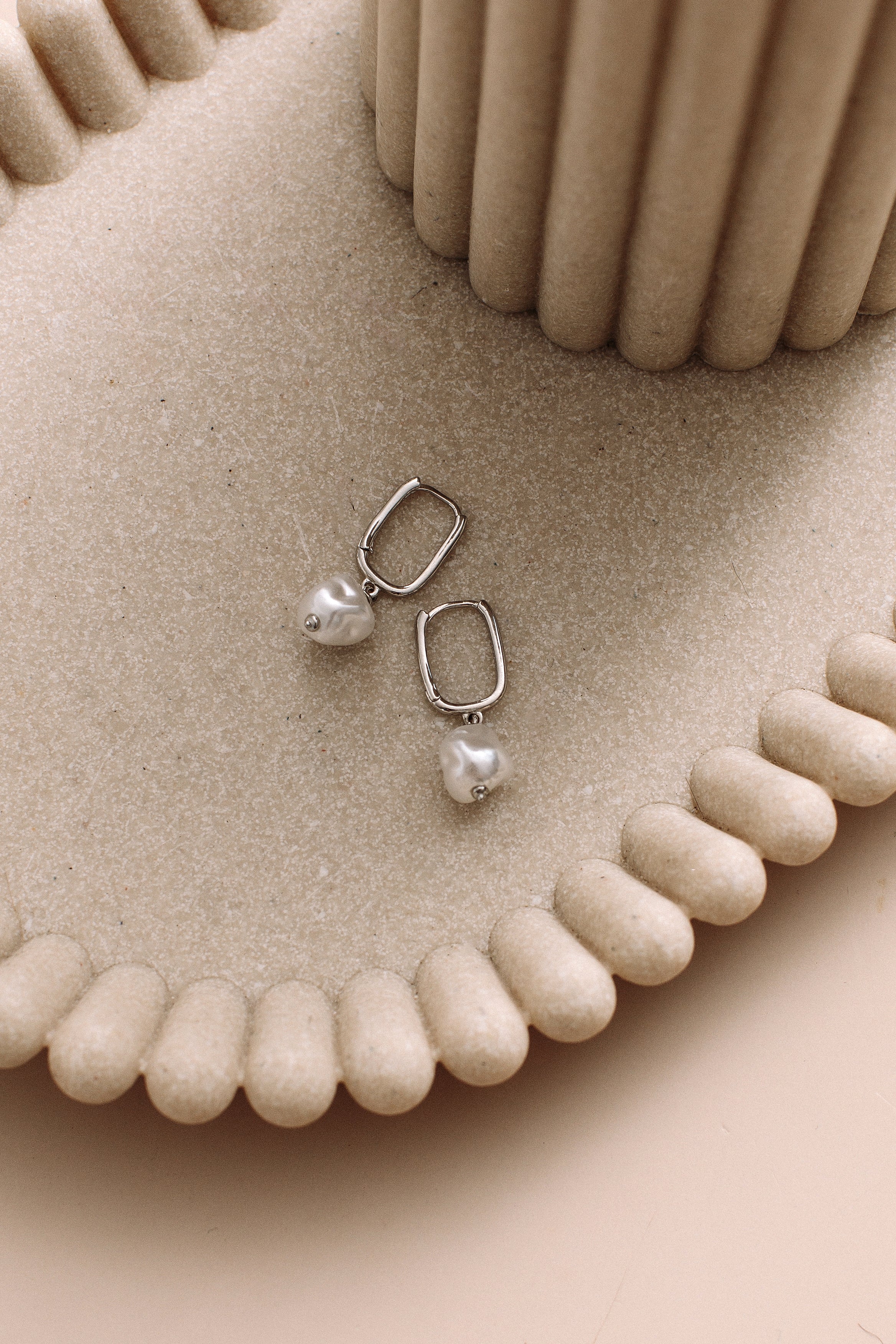 Lili Pearl Earrings