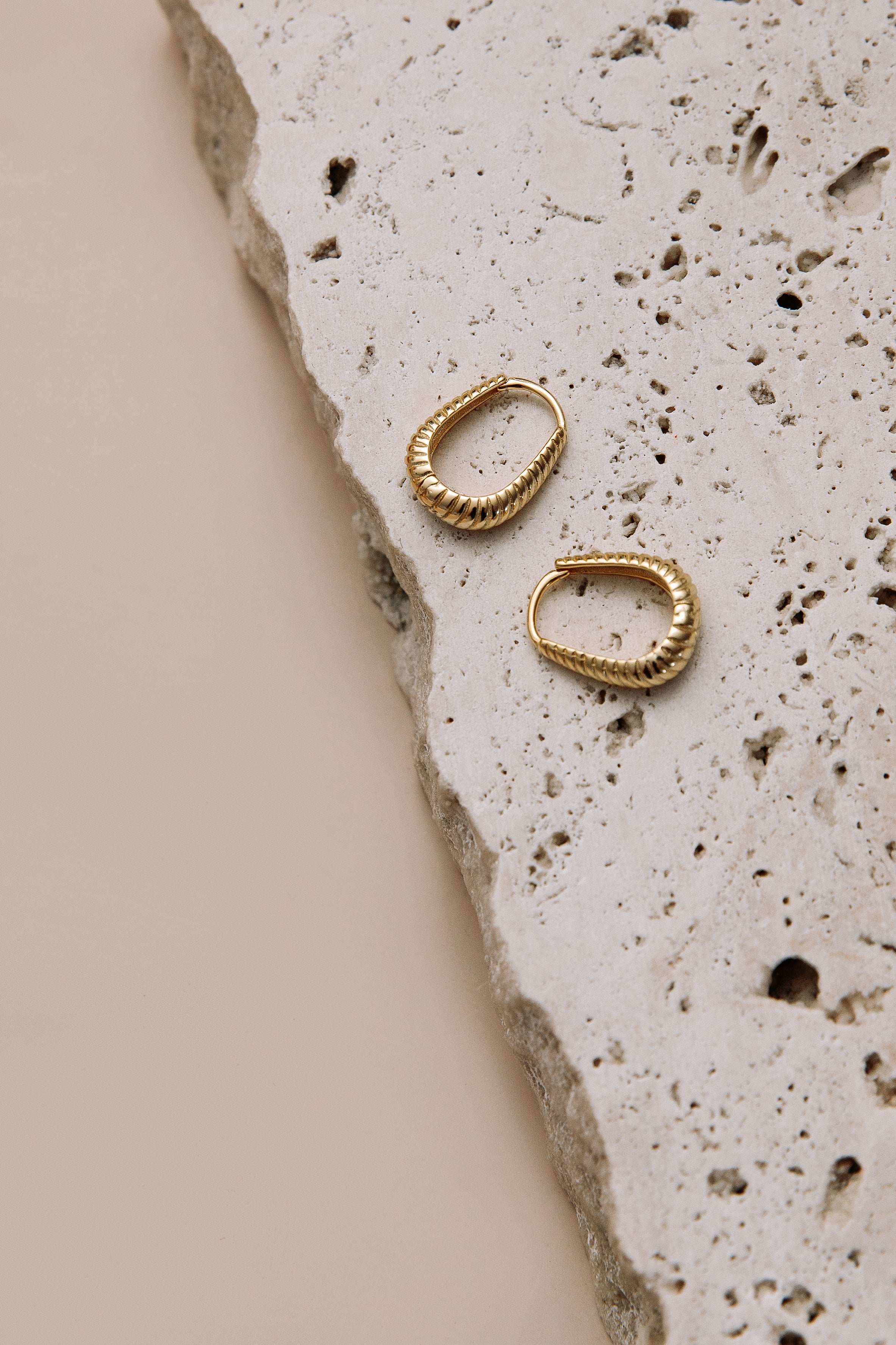 Twist Vintage Gold Huggies