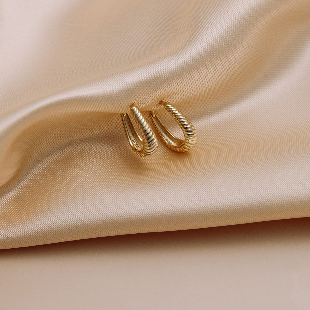 Twist Vintage Gold Huggies