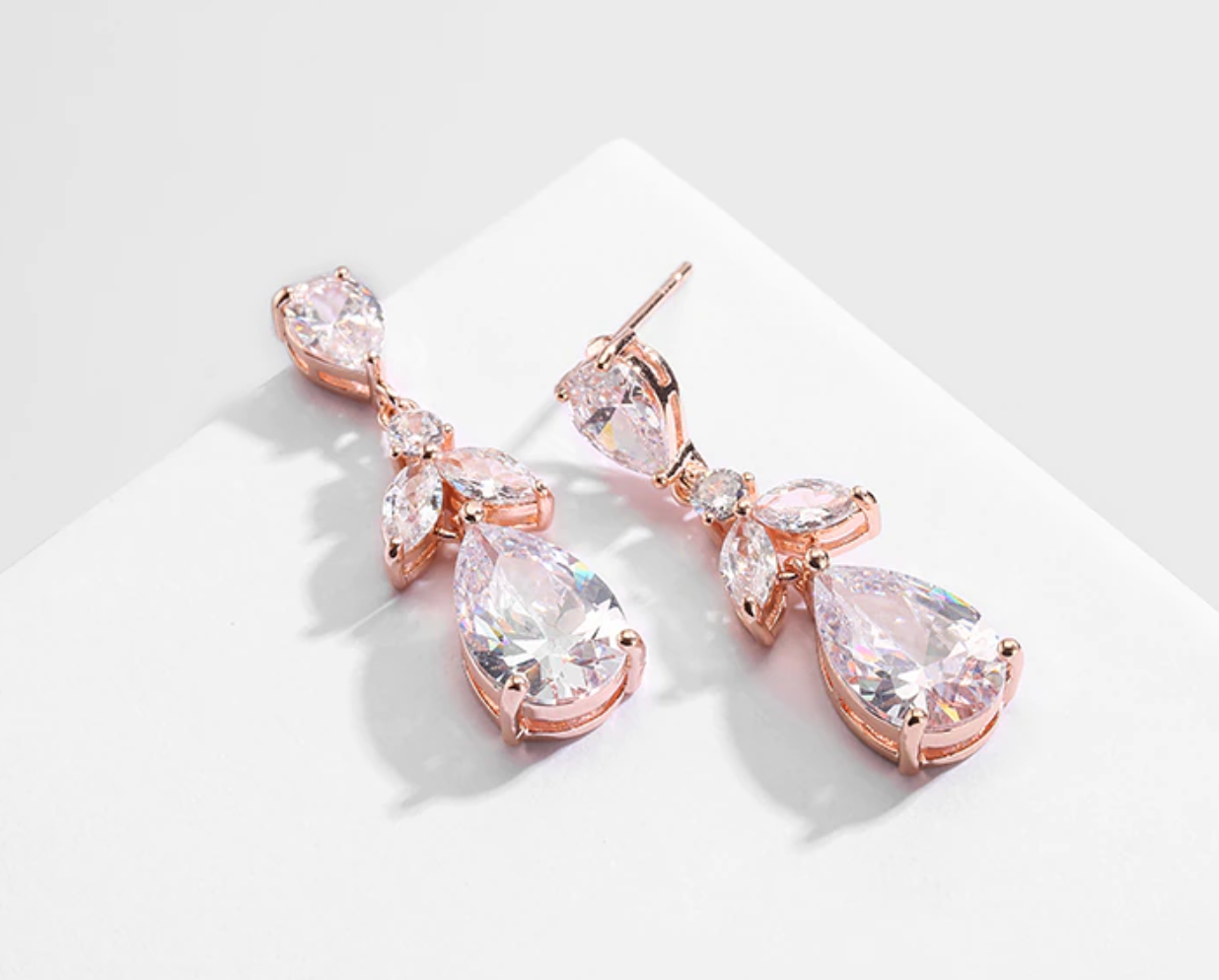 Elivá Drop Earrings
