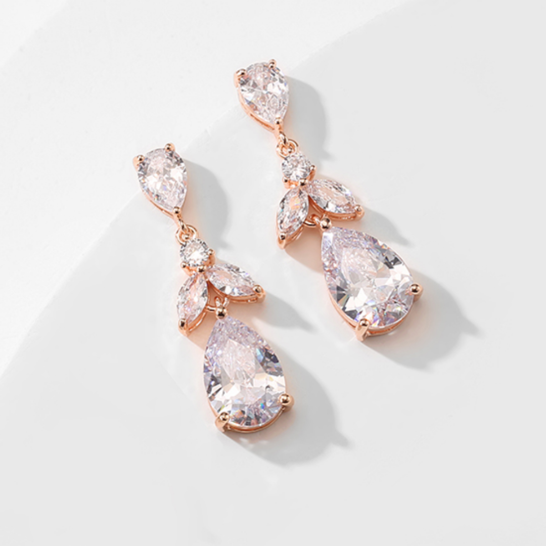 Elivá Drop Earrings
